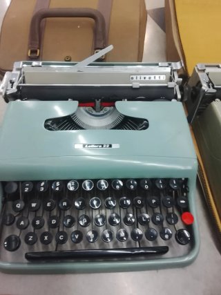 Máquina de escribir Olivetti Lettera 22