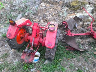Tractor Pasquali con  avetren y arado