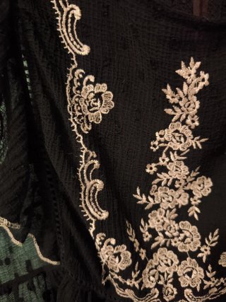 Top negro bordado Stradivarius