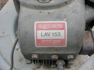 Segadora cortacésped antigua a gasolina