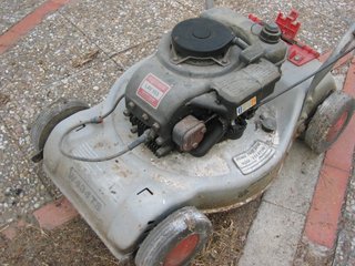 Segadora cortacésped antigua a gasolina