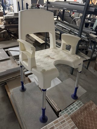Silla de ducha Aquatec con respaldo