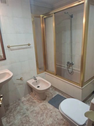 Habitación individual o pareja en Mislata con baño
