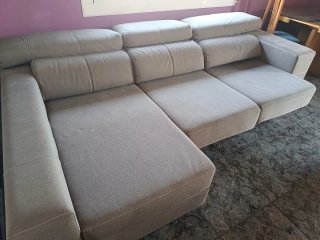 Chaiselongue marrón muy cómodo