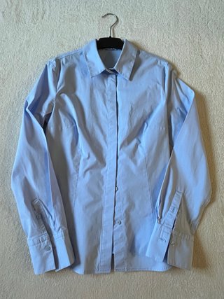 Camisa azul de manga larga
