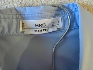 Camisa azul de manga larga