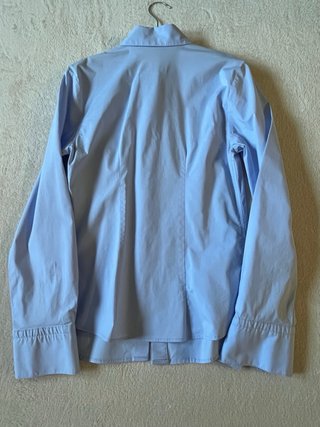 Camisa azul de manga larga