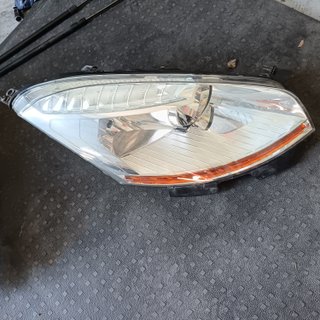 Faro delantero izquierdo