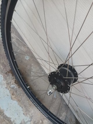Rueda Delantera Dinamo Shimano 700c