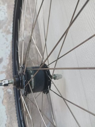 Rueda Delantera Dinamo Shimano 700c