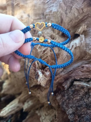 Set di 2 bracciali in corda macramè blu e dorati