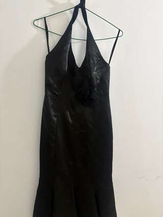Vestido fiesta negro halter con flor