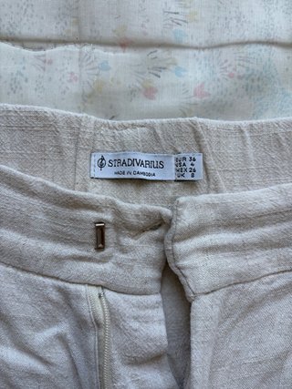 Pantalón corto Stradivarius beige