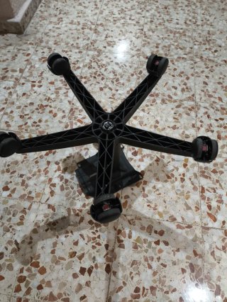 Estructura con ruedas para silla de escritorio