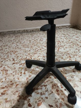 Estructura con ruedas para silla de escritorio