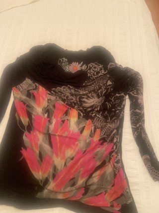 Camiseta Desigual floral manga larga