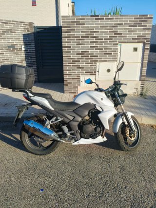 Moto 250cc Naked Blanca