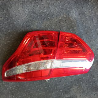 Piloto trasero coche rojo