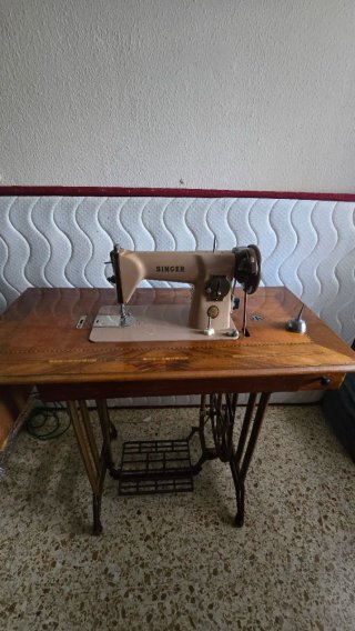 Máquina de coser Singer beige