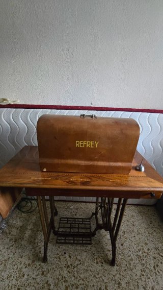 Máquina de coser Singer beige