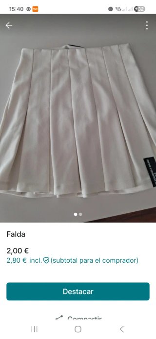 Falda blanca plisada