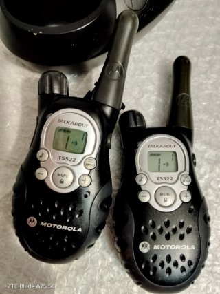 Walkie Talkie Motorola T5522 Cargador Doble.