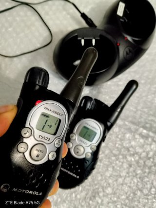 Walkie Talkie Motorola T5522 Cargador Doble.