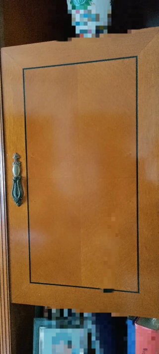 Mueble comedor clásico de madera y cristal