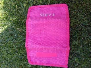 Cartera rosa con bordado Paris
