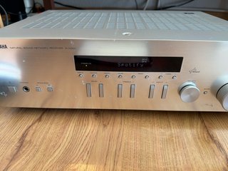 Receptor Yamaha R-N301 Plata