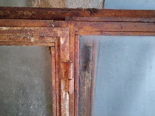 Dos cristaleras de hierro industriales antiguas