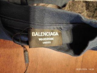 T-shirt Balenciaga nera prezzo trattabile