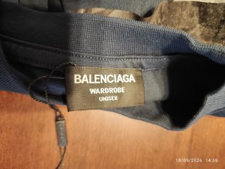 T-shirt Balenciaga nera prezzo trattabile