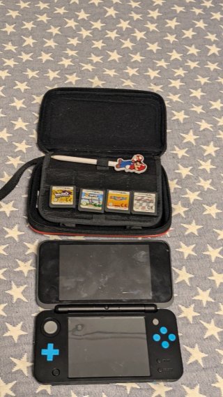 Nintendo 2DS XL con 4 juegos y cargador con funda