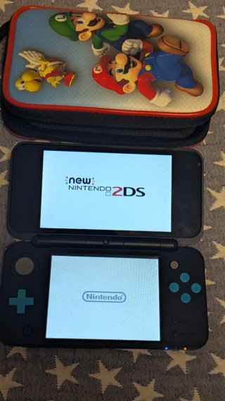 Nintendo 2DS XL con 4 juegos y cargador con funda