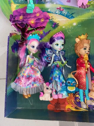Castillo Royal Enchantimals + pack personajs Royal