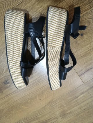 Sandalias negras plataforma, puesta 1 vez.