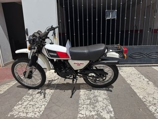 Yamaha Enduro 125 Roja y Blanca