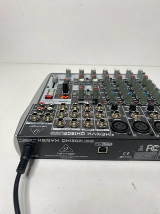 : Mesa de Mezclas Behringer Xenyx QX1202USB