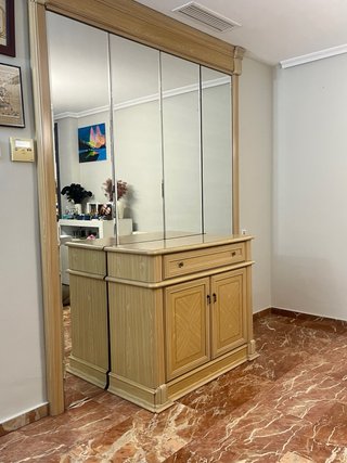 Mueble de salón con espejo