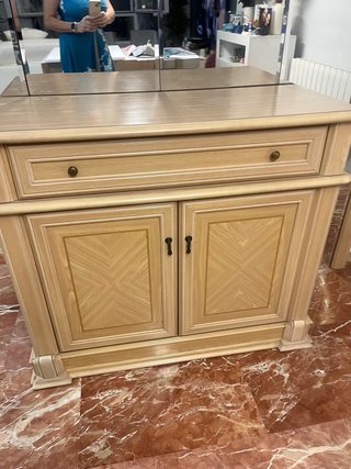 Mueble de salón con espejo