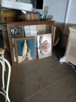 Lote de maniquíes y mobiliario