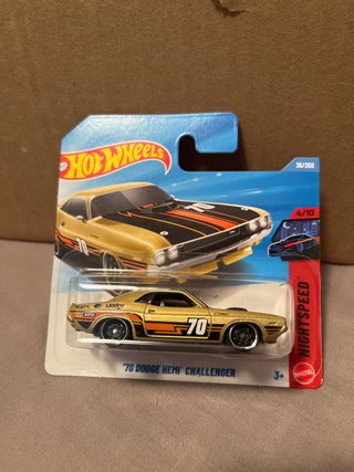 Hot Wheels 70 Dodge Hemi Challenger Dorado