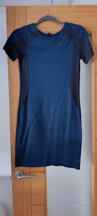 Vestido azul de manga corta