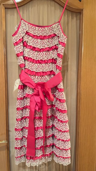 Vestido Tintoretto volantes rosa y beige.