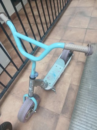 Patinete infantil Frozen