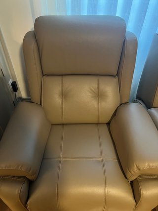 Butaca reclinable eléctrica piel topo