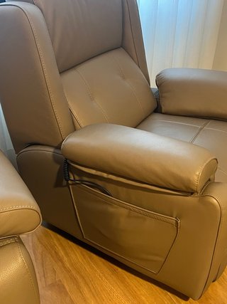 Butaca reclinable eléctrica piel topo