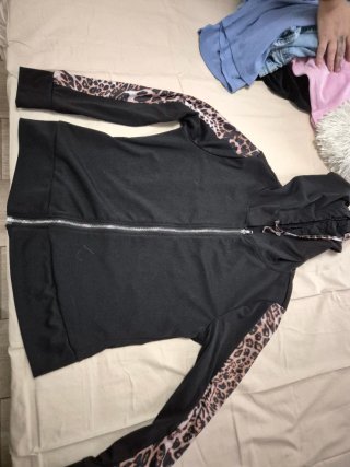Sudadera con cremallera y estampado de leopardo