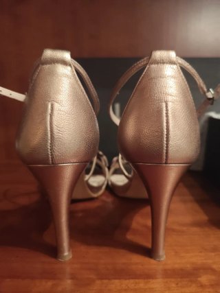 Sandalias Lodi Piel Doradas, usadas una vez